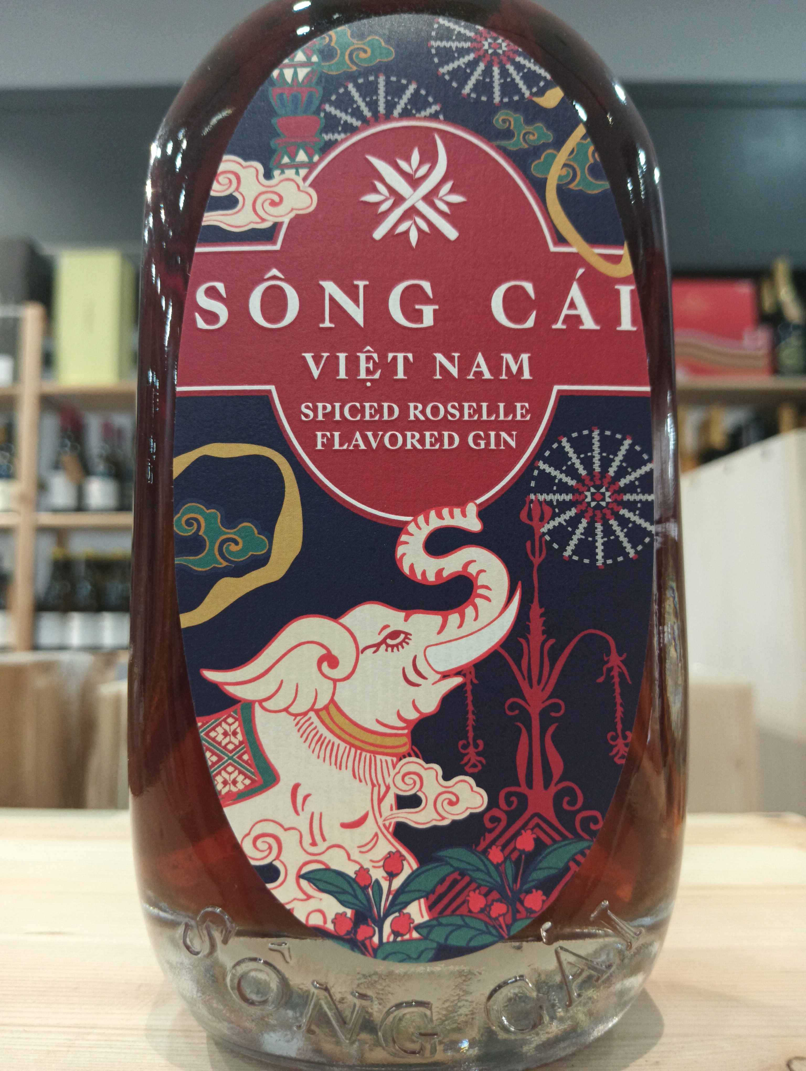 Viet Nam Spiced Roselle Flavored Gin - Sông Cái