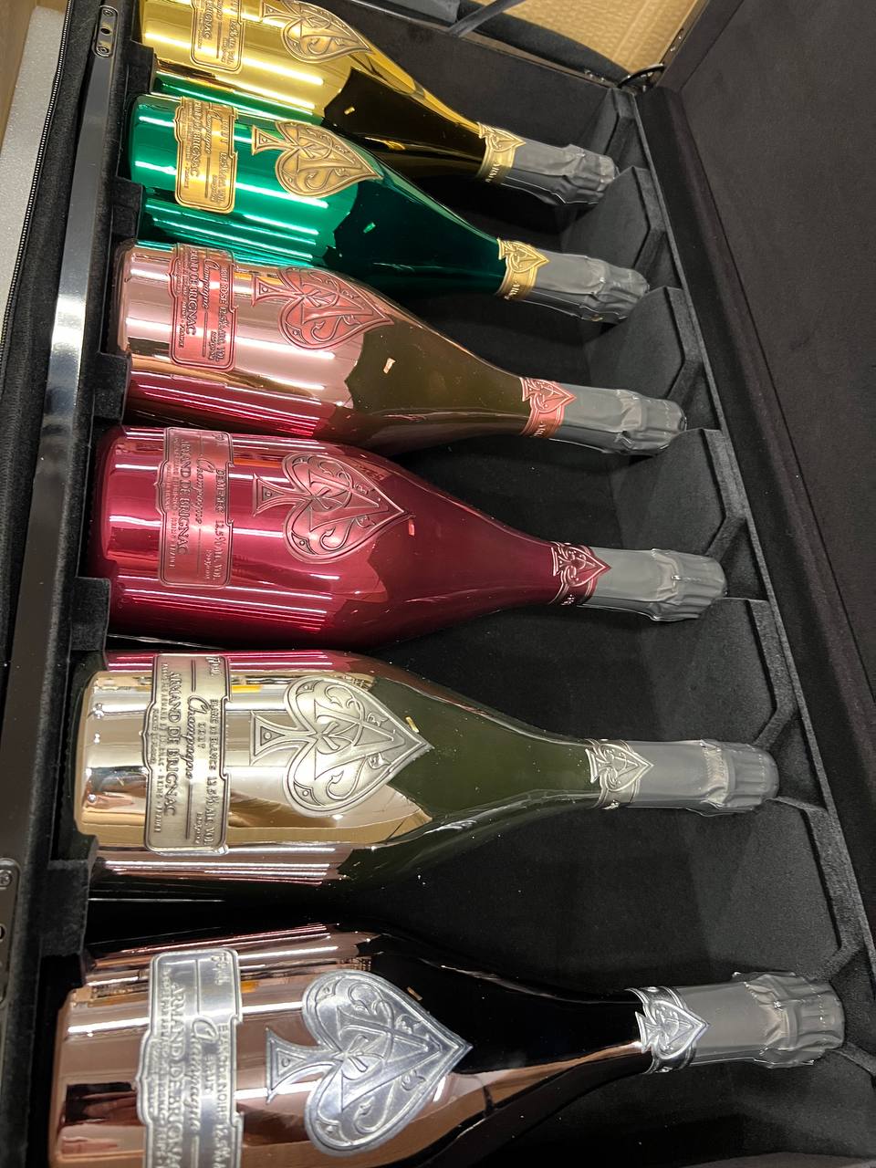 La Collection di Armand De Brignac - Edizione limitata con le 6 Bottiglie Assortite