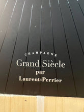 Carica l&#39;immagine nel visualizzatore Galleria,Champagne &quot;Grand Siècle N°26&quot; Laurent-Perrier - Astucciato