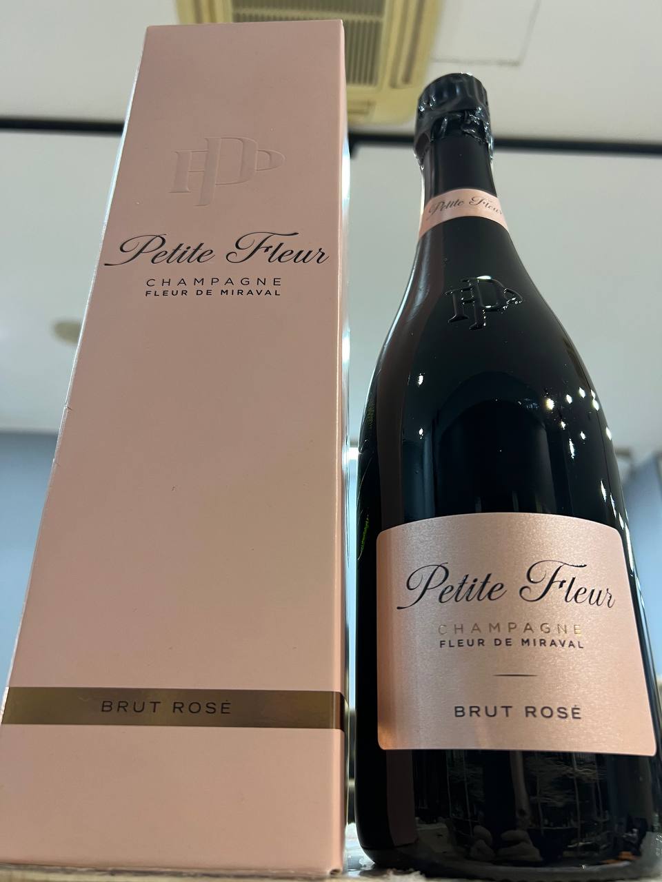 Champagne Petit Fleur De Miraval Rosé Con Astuccio