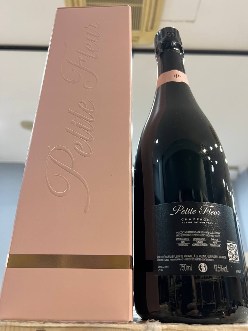 Champagne Petit Fleur De Miraval Rosé Con Astuccio