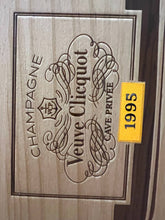 Carica l&#39;immagine nel visualizzatore Galleria,Cave Privée 1995 Champagne Vintage Veuve Clicquot