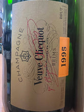 Carica l&#39;immagine nel visualizzatore Galleria,Cave Privée 1995 Champagne Vintage Veuve Clicquot