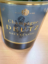 Carica l&#39;immagine nel visualizzatore Galleria,Champagne Deutz Classic Brut