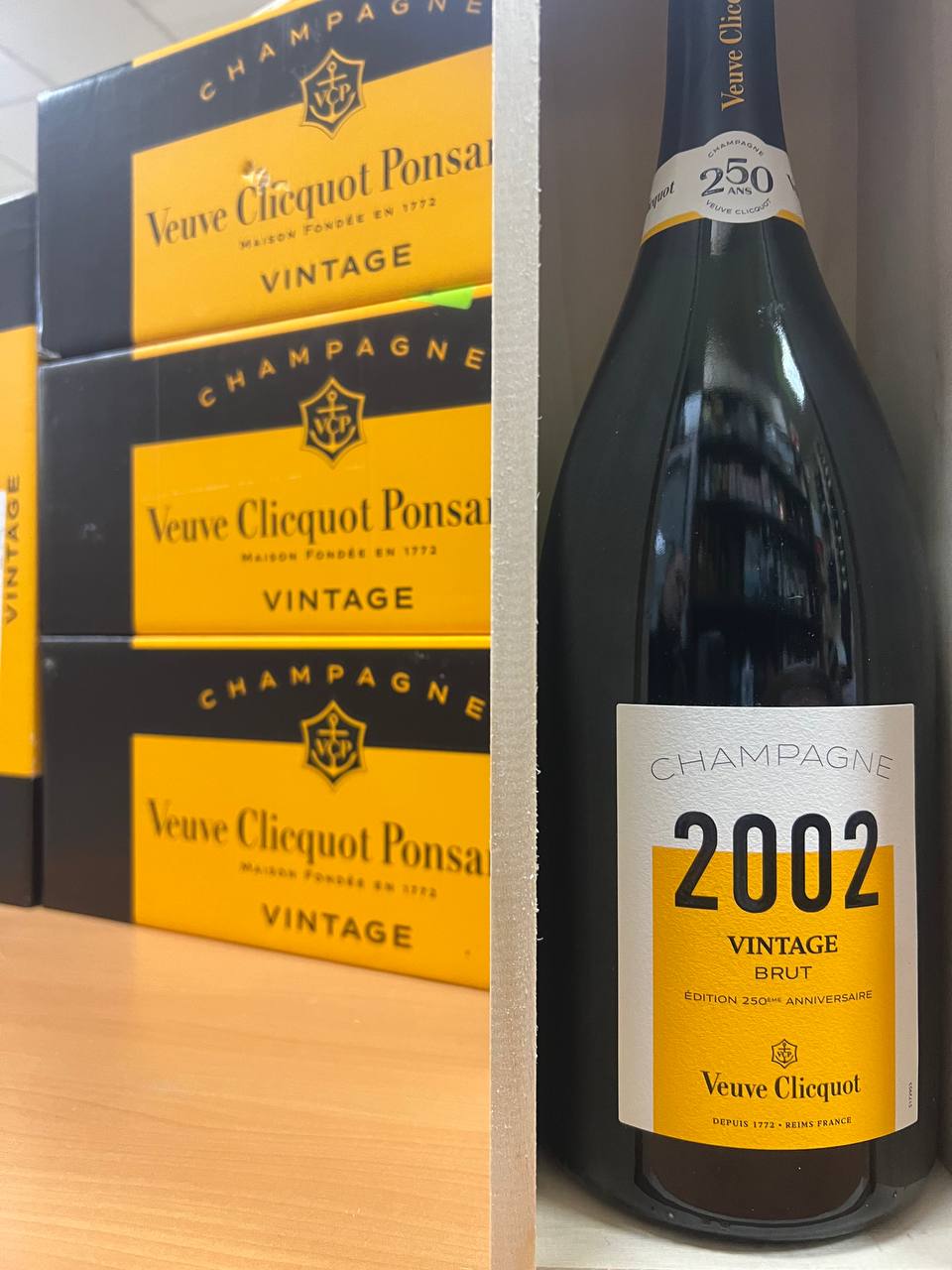 Veuve Clicquot Vintage 2002 Magnum Anniversary 250 Anno HTShop it veuve-clicquot-vintage-2002-magnum-anniversary-250-anno-htshop-it